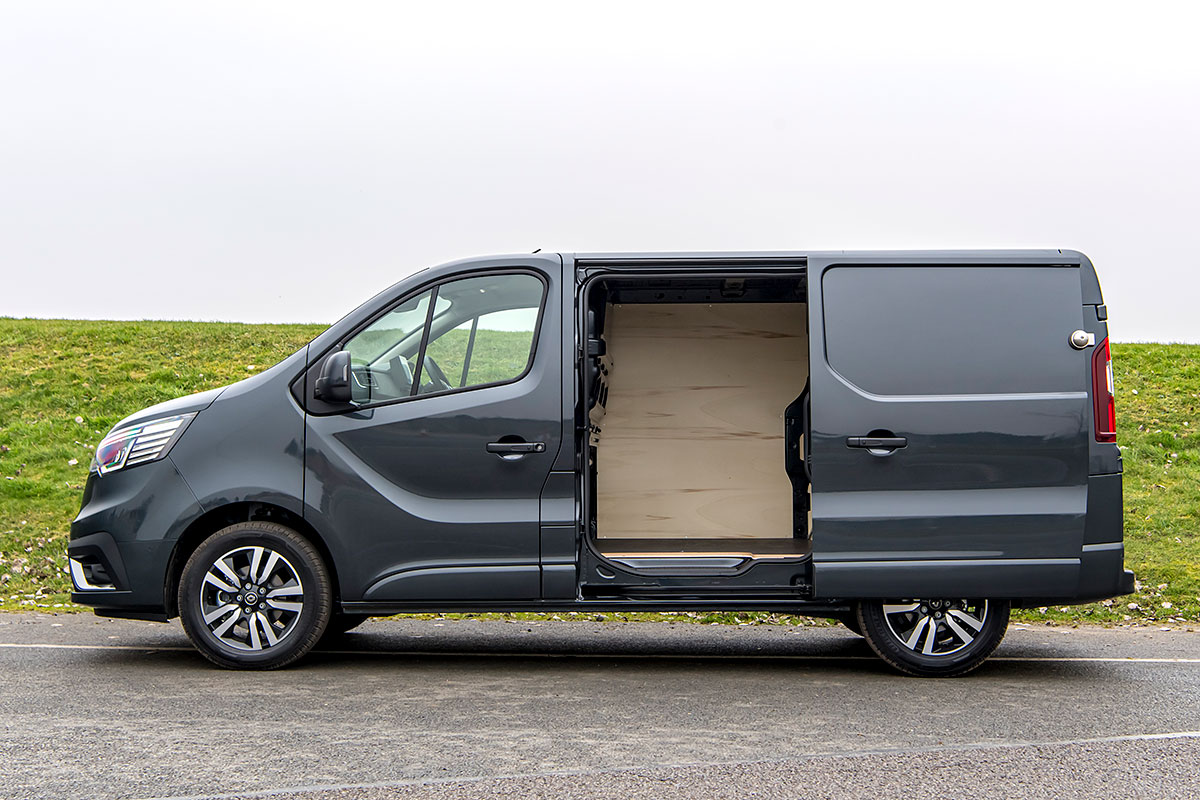 ルノー トラフィック スポーツバン