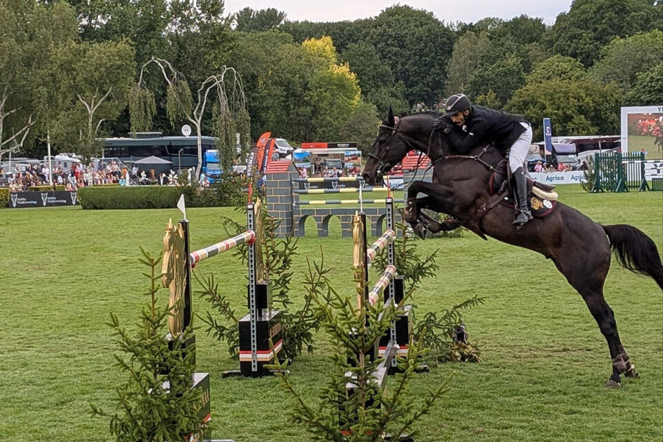 【現地レポ】欧州製ホースボックスで馬運車の概念が変わる!英国障害馬術競技で見た日本の知らない"馬と暮らす"世界
