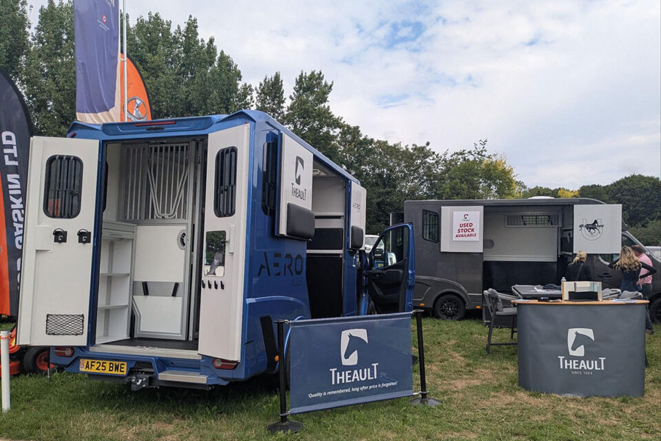 【現地レポ】欧州製ホースボックスで馬運車の概念が変わる!英国障害馬術競技で見た日本の知らない"馬と暮らす"世界